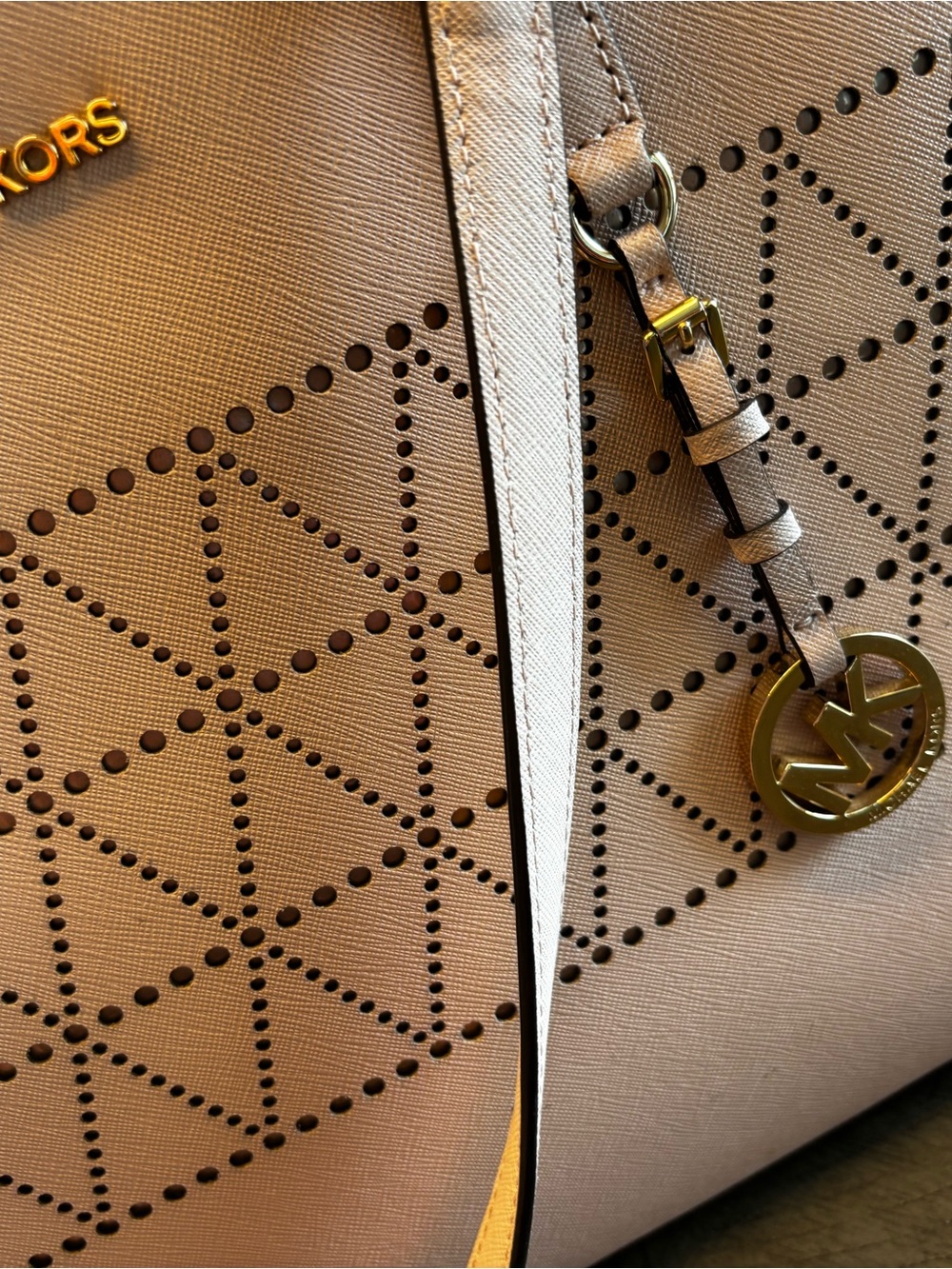 Michael Kors Blush Perforated medium Geometric Tote - Picture 3 of 10